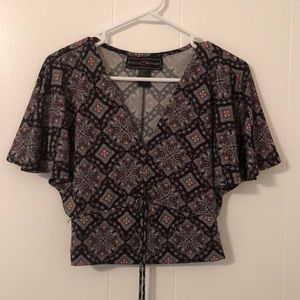 Ruched mándala print crop top